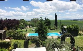 Appartamento con Piscina e Giardino a Siena